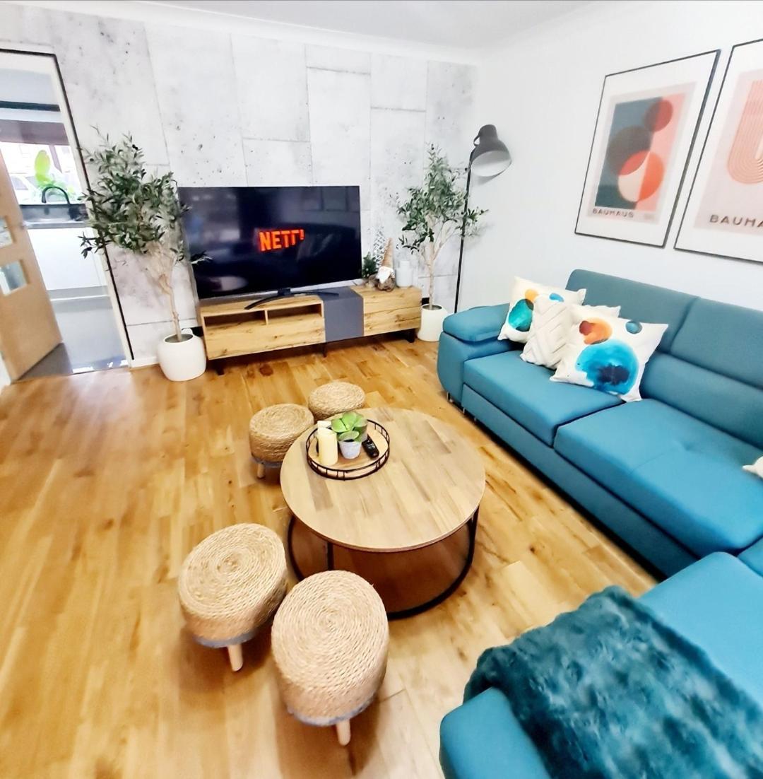 Bright 3Br Walking Distance To Town - Free Parking Apartamento Glasgow Exterior foto