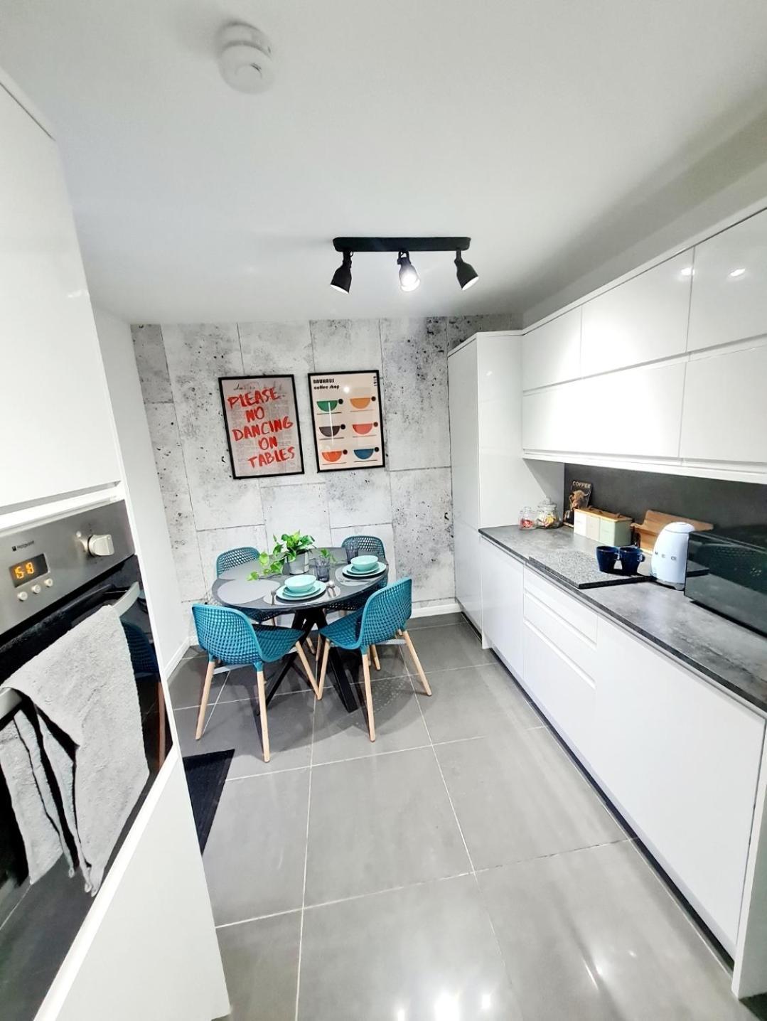 Bright 3Br Walking Distance To Town - Free Parking Apartamento Glasgow Exterior foto