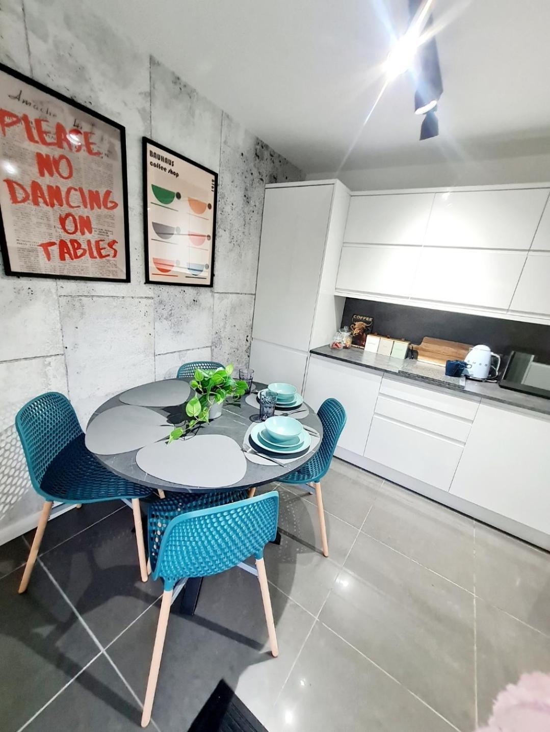 Bright 3Br Walking Distance To Town - Free Parking Apartamento Glasgow Exterior foto